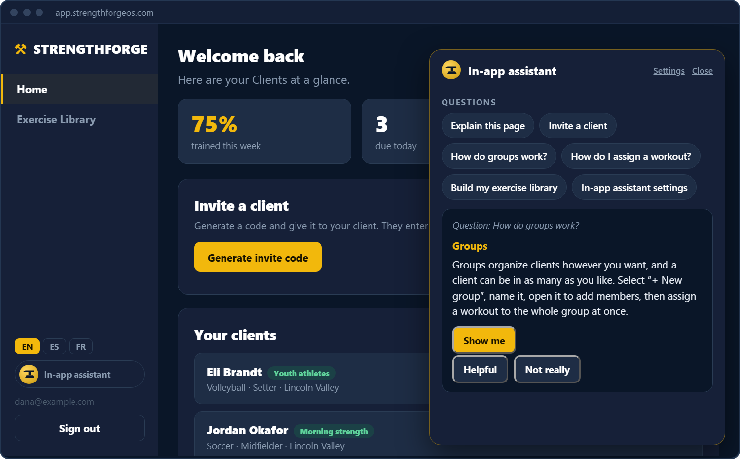 The in-app assistant open on the personal trainer dashboard, answering how groups work